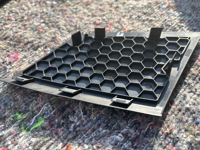 bontott AUDI A4 B8 Jobb hátsó Hangszóró Burkolat