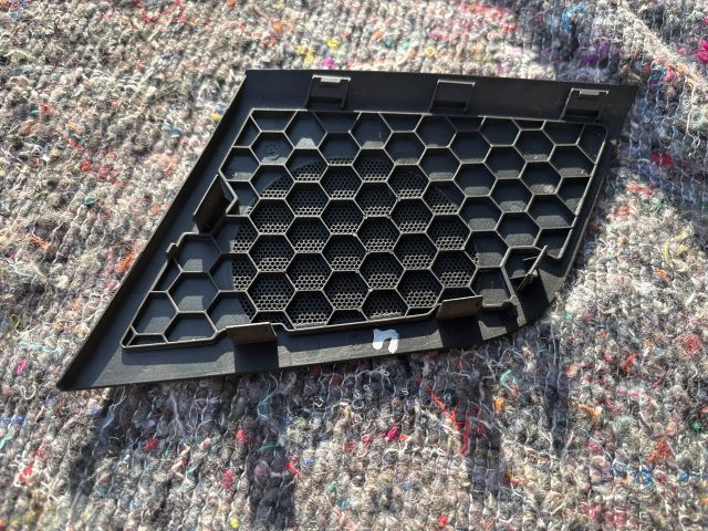 bontott AUDI A4 B8 Jobb hátsó Hangszóró Burkolat