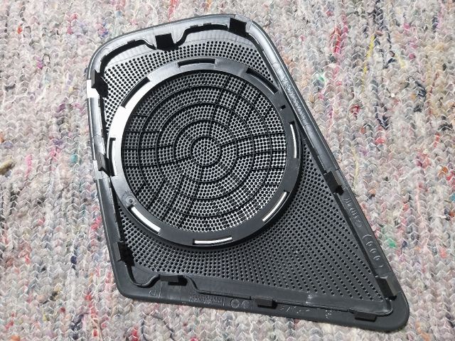 bontott AUDI A4 B8 Jobb hátsó Kis Hangszóró Burkolat