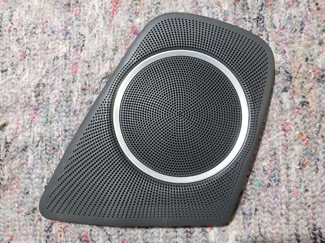 bontott AUDI A4 B8 Jobb hátsó Kis Hangszóró Burkolat