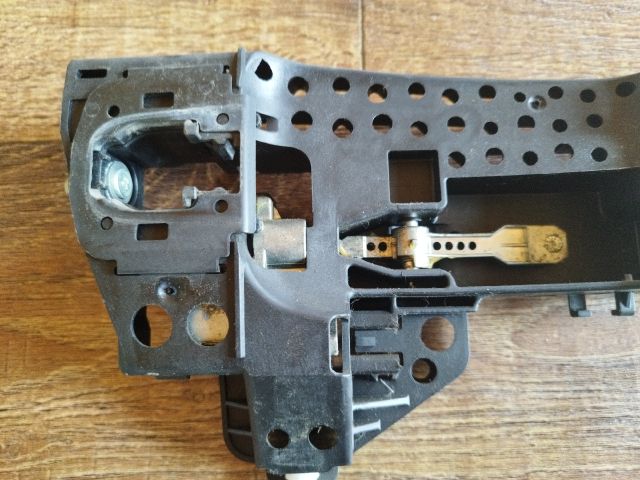 bontott AUDI A4 B8 Jobb hátsó Külső Kilincsfészek