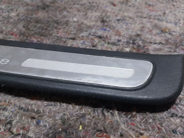 bontott AUDI A4 B8 Jobb hátsó Küszöb Díszléc