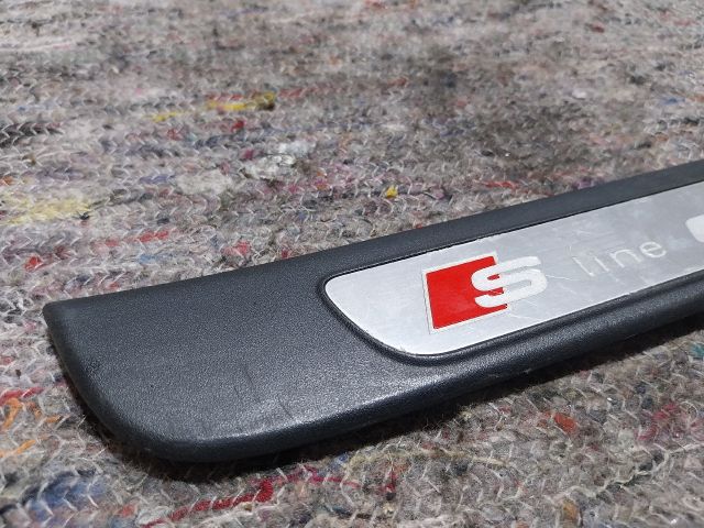 bontott AUDI A4 B8 Jobb hátsó Küszöb Díszléc