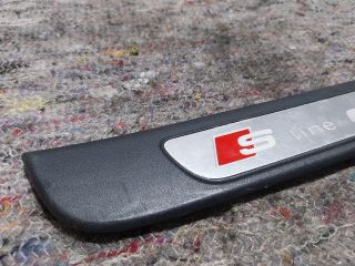 bontott AUDI A4 B8 Jobb hátsó Küszöb Díszléc