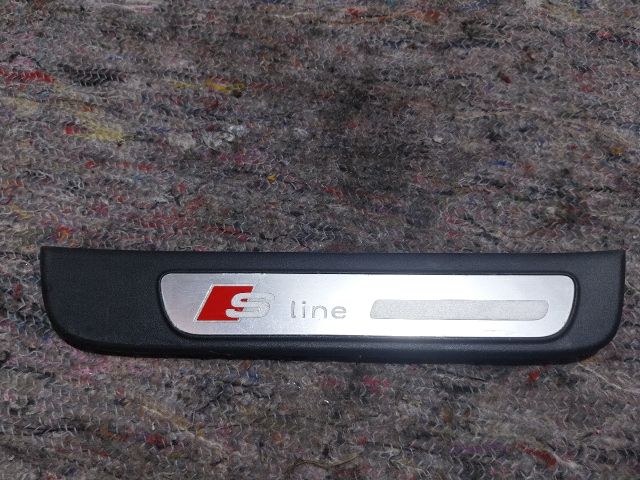 bontott AUDI A4 B8 Jobb hátsó Küszöb Díszléc