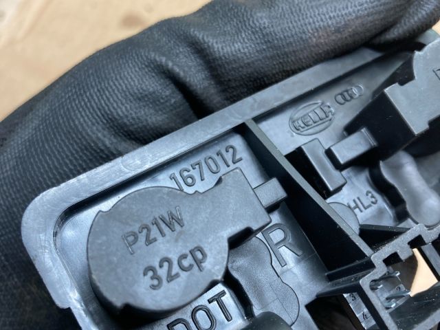 bontott AUDI A4 B8 Jobb Hátsó Lámpa Foglalat