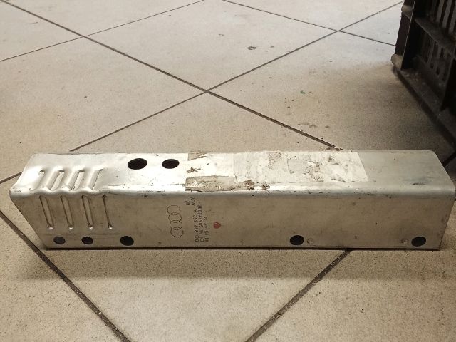 bontott AUDI A4 B8 Jobb hátsó Lökhárító Merevítő (Fém)