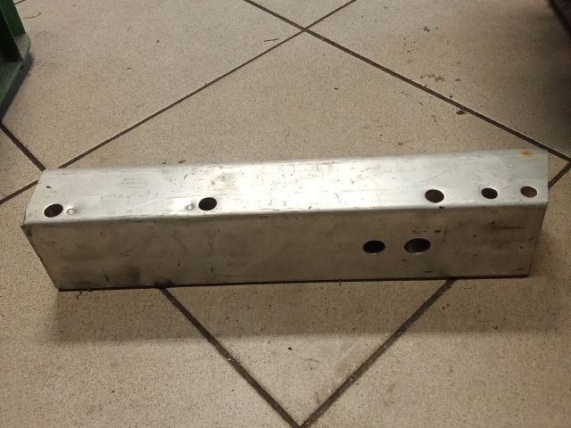 bontott AUDI A4 B8 Jobb hátsó Lökhárító Merevítő (Fém)