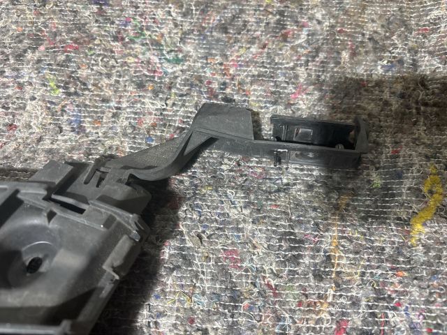 bontott AUDI A4 B8 Jobb hátsó Lökhárító Tartó (Műanyag)