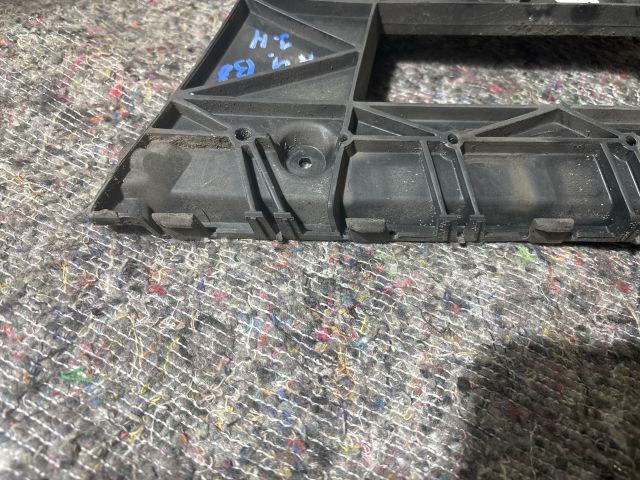 bontott AUDI A4 B8 Jobb hátsó Lökhárító Tartó (Műanyag)