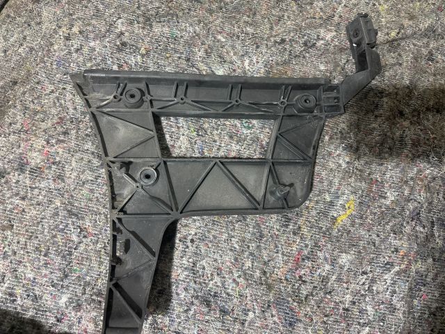 bontott AUDI A4 B8 Jobb hátsó Lökhárító Tartó (Műanyag)