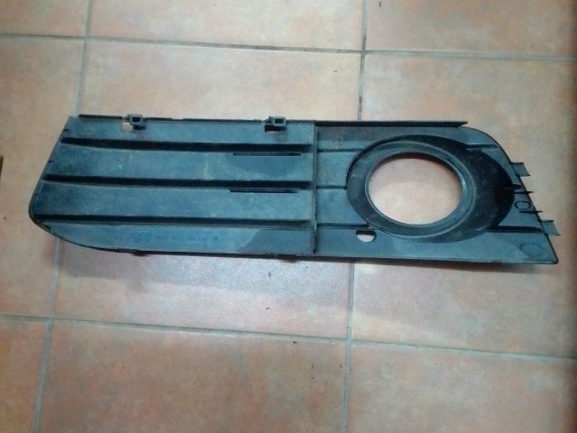 bontott AUDI A4 B8 Jobb Ködfényszóró Lámpakeret