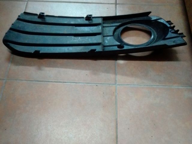 bontott AUDI A4 B8 Jobb Ködfényszóró Lámpakeret