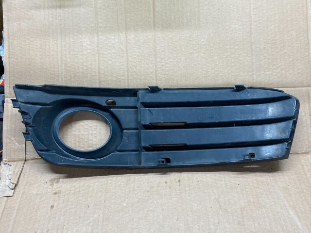 bontott AUDI A4 B8 Jobb Ködfényszóró Lámpakeret