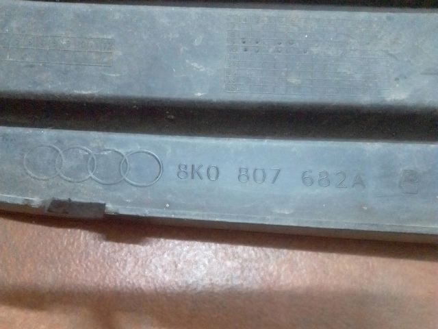 bontott AUDI A4 B8 Jobb Ködfényszóró Lámpakeret