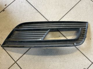 bontott AUDI A4 B8 Jobb Ködlámpa Rács