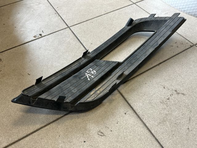 bontott AUDI A4 B8 Jobb Ködlámpa Rács