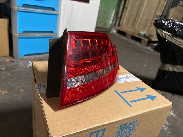 bontott AUDI A4 B8 Jobb Külső Hátsó Lámpa