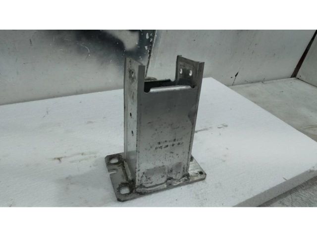 bontott AUDI A4 B8 Jobb Lökhárító Tartó Nyúlványvég