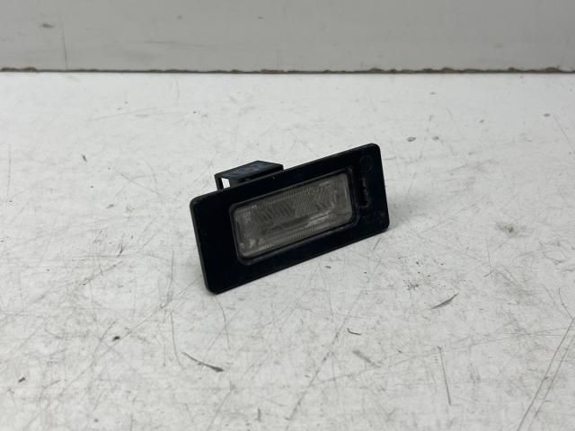 bontott AUDI A4 B8 Jobb Rendszámtábla Világítás