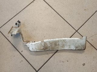 bontott AUDI A4 B8 Jobb Sárvédő Oldaltartó