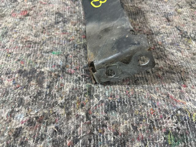 bontott AUDI A4 B8 Jobb Sárvédő Oldaltartó