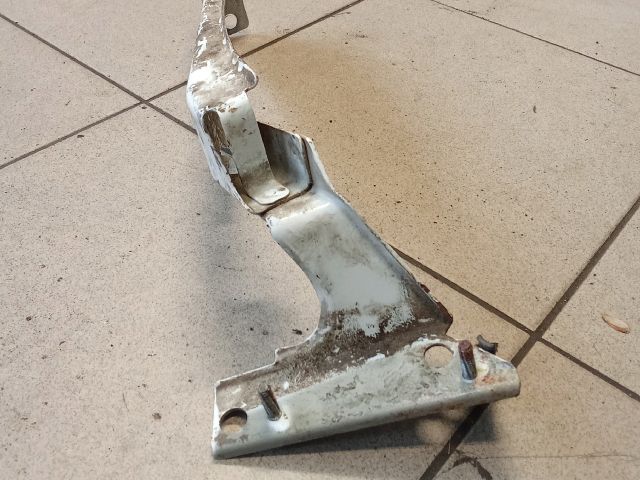 bontott AUDI A4 B8 Jobb Sárvédő Oldaltartó