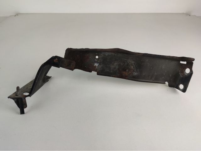 bontott AUDI A4 B8 Jobb Sárvédő Oldaltartó