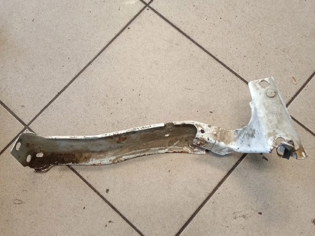 bontott AUDI A4 B8 Jobb Sárvédő Oldaltartó