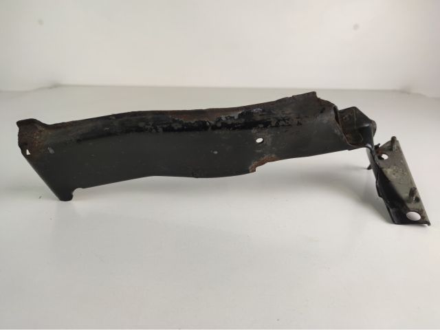 bontott AUDI A4 B8 Jobb Sárvédő Oldaltartó