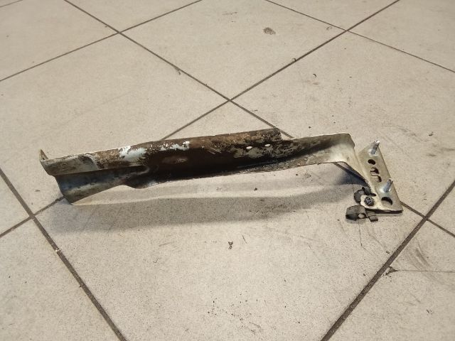 bontott AUDI A4 B8 Jobb Sárvédő Oldaltartó