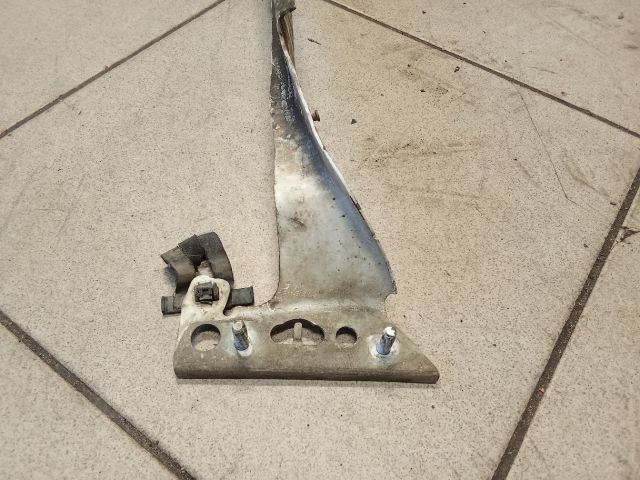 bontott AUDI A4 B8 Jobb Sárvédő Oldaltartó