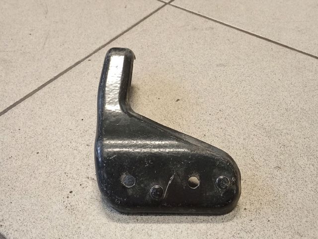 bontott AUDI A4 B8 Jobb Sárvédő Oldaltartó