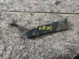 bontott AUDI A4 B8 Jobb Sárvédő Oldaltartó