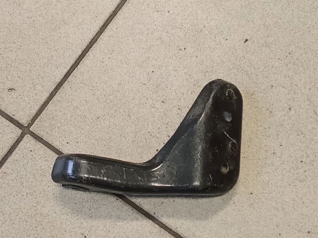 bontott AUDI A4 B8 Jobb Sárvédő Oldaltartó