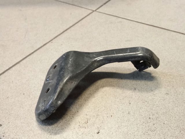 bontott AUDI A4 B8 Jobb Sárvédő Oldaltartó