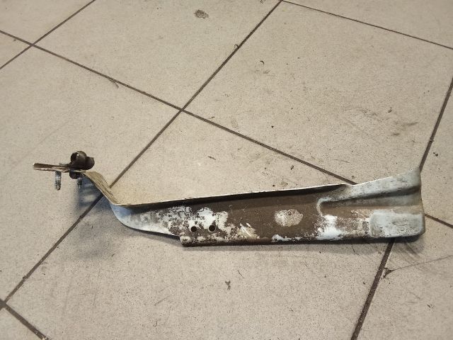 bontott AUDI A4 B8 Jobb Sárvédő Oldaltartó