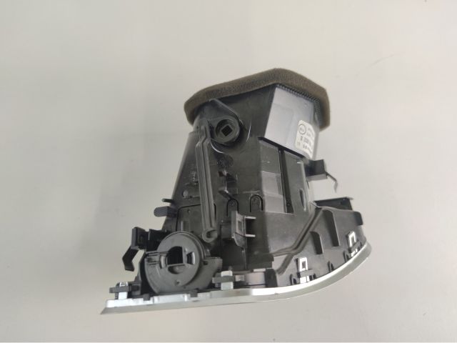 bontott AUDI A4 B8 Jobb Szellőző