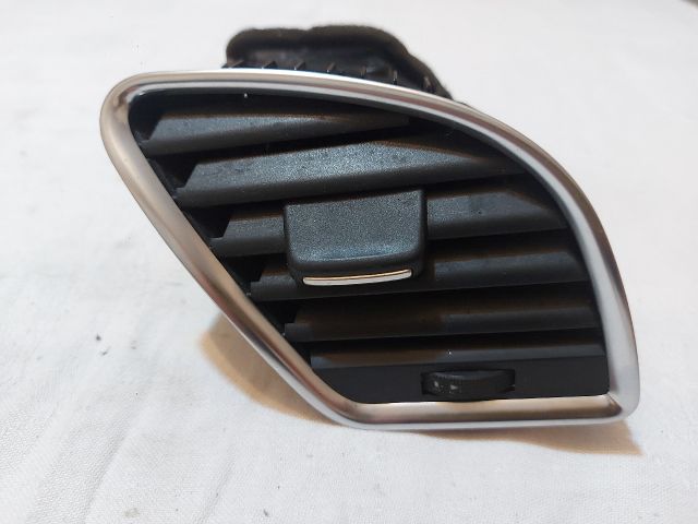 bontott AUDI A4 B8 Jobb Szellőző