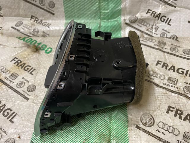 bontott AUDI A4 B8 Jobb Szellőző