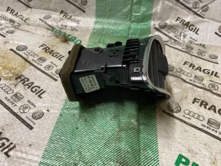 bontott AUDI A4 B8 Jobb Szellőző