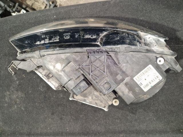 bontott AUDI A4 B8 Jobb Xenon Fényszóró