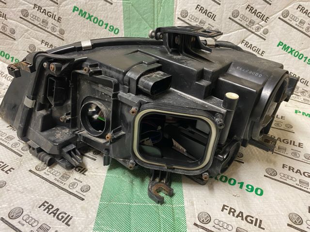 bontott AUDI A4 B8 Jobb Xenon Fényszóró