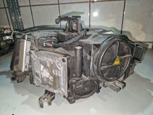 bontott AUDI A4 B8 Jobb Xenon Fényszóró