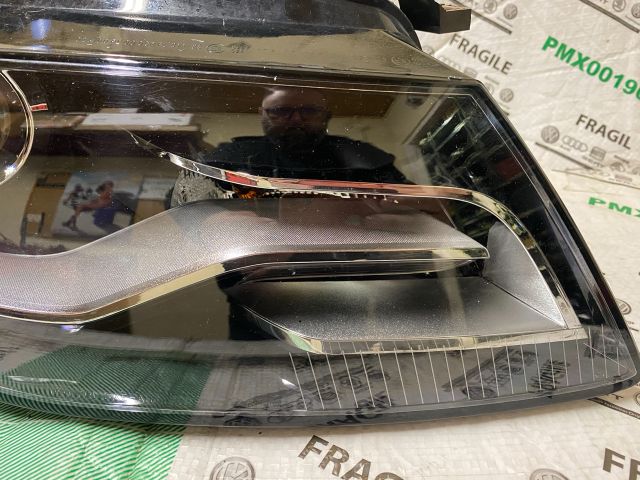 bontott AUDI A4 B8 Jobb Xenon Fényszóró