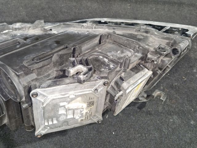 bontott AUDI A4 B8 Jobb Xenon Fényszóró