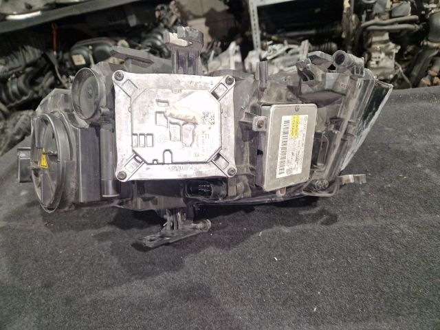 bontott AUDI A4 B8 Jobb Xenon Fényszóró