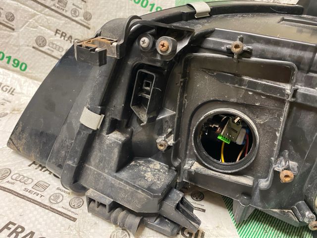 bontott AUDI A4 B8 Jobb Xenon Fényszóró