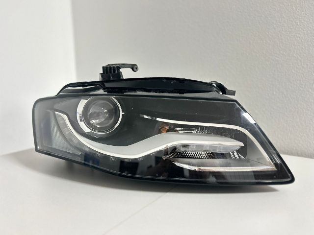 bontott AUDI A4 B8 Jobb Xenon Fényszóró