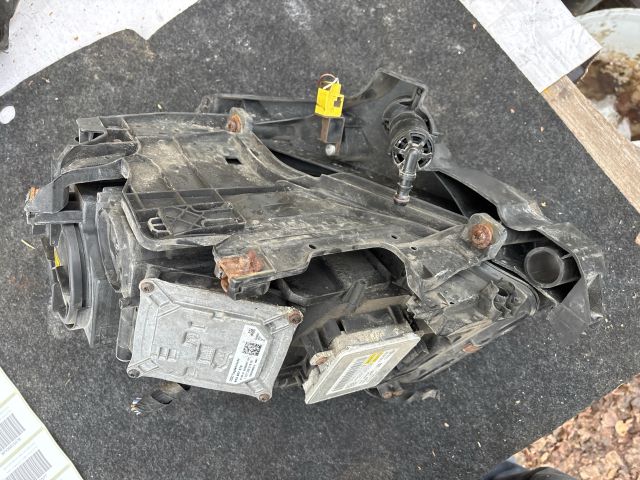 bontott AUDI A4 B8 Jobb Xenon Fényszóró